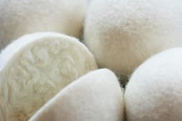 Droger Ballen 100% Wol XL - Wasbollen voor Snellere Droogtijd - Herbruikbare Wollen Droogballen - Wollen Wasballen + Katoen Opberg Tasje - 6 Stuks 7*cm — thumbnail 2