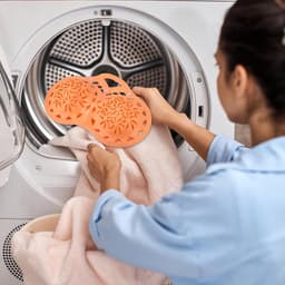 Delicate waszak voor bh's van siliconen met knoop - Bescherming voor bh's en lingerie tijdens het wassen in de wasmachine (32A tot 38D) - Ideaal voor ondergoed en kleding in de wasmachine (Oranje) — thumbnail 3