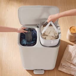 Wasmand Wasgoedverdeler 56 x 47 x 75 cm Beige Grote inhoud van 160 liter Ontwerp met twee gescheiden vakken Met deksel+afneembare binnenzakken+handvat Opvouwbare structuur Draagvermogen 20 kg Geschikt voor wasruimte slaapkamer en badkamer — thumbnail 4