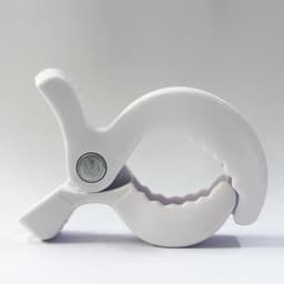 Kleurrijke kinderwagenclips - te gebruiken voor het vastzetten van gaasdoekjes, speelgoed, stoelhoezen en dekens - gemaakt van kunststof - universeel - verpakking van 8 stuks (4 kleuren) — thumbnail 3