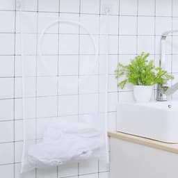 Set van 2 hangende wasmanden in wit, gemaakt van duurzaam materiaal, ideaal als waszak en organizer voor slaapkamer en badkamer met handige deurbevestiging — thumbnail 5