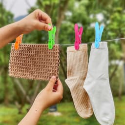 48 Stuks Kleurige Plastic Wasknijpers voor Handdoeken, Broeken, Ondergoed en Sokken - Sterke Klemmen voor Waslijn en Kledinghangers — thumbnail 2
