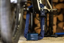 Squire SS50S/G5 - Fietsslot - Kettingslot - Scooter slot - Hangslot met 1500mm ketting - Inclusief gratis muuranker — thumbnail 4
