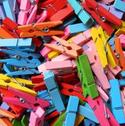 Kleine houten mini knijpers - 50 STUKS - Mix - Knijpertjes - Fotoknijpers - Geboorte wasknijpers - 2.5 CM - Kaartknijpers - Foto knijpers - Knijper om foto's aan op te hangen - Fotohouder - Knijpers - Wasknijpers - Kerstkaart hangers - Polaroid - Mix — thumbnail 2