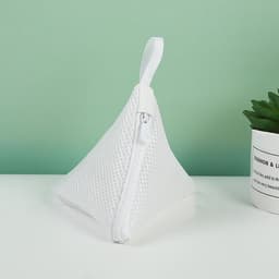 4 stuks - mini waszakjes - set van gaaswaszakjes - witte ritssluiting driehoek 12cm*12cm- Fijne waszak voor in de wasmachine - wit — thumbnail 3
