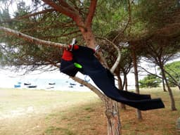 tuuli Accessories Summer Clips Grote Strandclips Handdoek Voor Strandlaken Wasknijpers Clip Strandstoel Jacht Kinderwagen Toebehoren (2x Zwart + 2x Wit) — thumbnail 2
