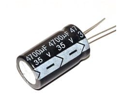 Dailygoods - Electrolytische Condensator 35V/4700uF - Aluminium Capacitor 18x32mm