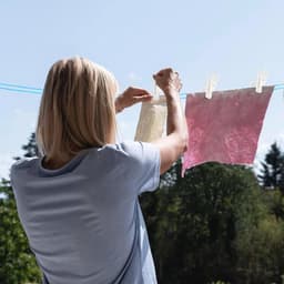 Draagbare Winddichte Nylon Waslijn - 3 Stuks 8m met Antislip Pins voor Binnen en Buiten — thumbnail 4