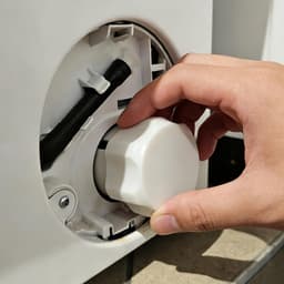 2 stuks Lekbak wasmachine - Afvoerbak voor wasmachine - Lekbak voor Wasmachine en Vaatwasser - Inclusief schoonmaakborstel - Opvangbak - universele wasmachine lekbak - Wasmachine opvangbak - wateropvangbak voor kelder, woning, camper - wit — thumbnail 4