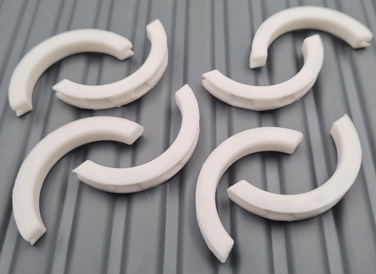 Radiator Beugel Inzetstukken - Plastic Caps - Trillingen Dempen - Anti-Vibratie - 8 Stuks - Wit — afbeelding 1