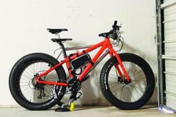 Stevig Bodem- en Muuranker voor Fiets, Motor en Scooter - Universele Bevestiging — thumbnail 2