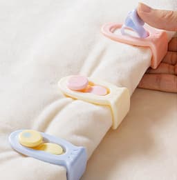 Set van 6 hoeslakenclips en dekbedovertrekclips, plastic klittenband voor beddengoed, lichtroze, voor het stevig vastzetten van de hoeken van hoeslakens en dekbedovertrekken, ter bescherming van de matras — thumbnail 2