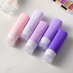 Reisflessen om te vullen, TSA-goedgekeurde 90 ml siliconen reisflessen, BPA-vrije, lekvrije reisformaat container - Holiday Essentials voor vrouwen, reisset vloeistoffen inclusief toilettas — thumbnail 1