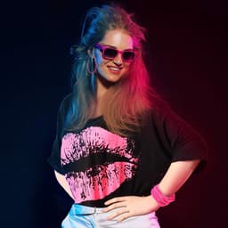 jaren 80 kostuum accessoires set, lippen print T-shirt kant hoofdband oorbellen ketting armband voor jaren 80 themafeest (rozenrood, XXL) — thumbnail 1
