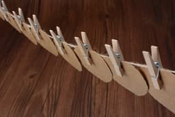 100 Houten Wasknijpers 3,5 cm met 30m Jute Touw - Natuurlijke Decoratie voor Fotolijnen en Interieur — thumbnail 2