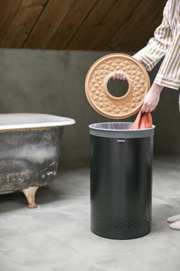 Brabantia Wasmand - met Deksel - 60 l - Matt Black / Kurken deksel — thumbnail 5