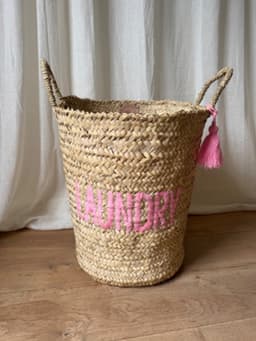 Wasmand - Roze - Was – Mand - Badkamer - Opbergmand - Palmblad - Laundry - Laundrybasket- Rieten mand - Speelgoed - Opbergen - Pompon - Wol – Geschenk - Kinderkamer - Handgemaakt - Decoratie - Geboorte - Cadeau — thumbnail 1