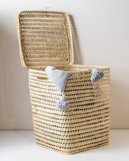 Wasmand – Was – Mand - Badkamer - Opbergmand - Palmblad - Laundry - Laundrybasket- Rieten mand - Speelgoed - Opbergen - Mand met naam - Pompon - Wol – Geschenk - Kinderkamer - Gepersonaliseerd - Handgemaakt - Decoratie - Geboorte - Cadeau — thumbnail 4