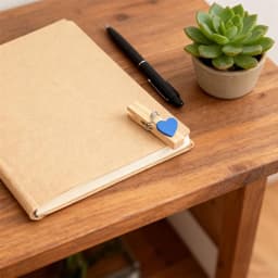 50 stuks - Blauwe mini-wasknijpers - kleine wasknijpers - 3 cm fotoknijpers met hart - met hartdesign - voor kinderen, kaarthouders en decoratie - diepblauw - 3×1.7cm — thumbnail 3