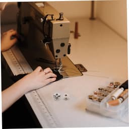 1set Metaal Bobbin Case Met Verstelbare Bobbins Voor Huishoudelijke Naaimachines Duurzaam Ruimtebesparend Naaiaccessoire — thumbnail 3