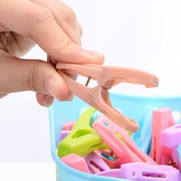 60 Stuks Kledingknijpers, Sterke Plastic Wasknijpers voor Binnen en Buiten, Ideaal voor Waslijn en Droogrek — thumbnail 4