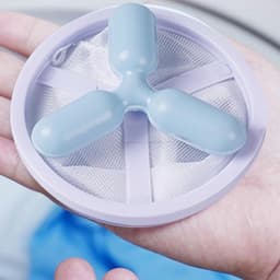 Haarvanger Wasmachine - Pluisvanger Wasmachinebal - Kleding Reinigen - Voorkomt Verstoppingen - 17.2 x 9.4 cm - Blauw — thumbnail 3