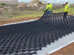 Grondstabilisator Rooster - Grind Stabiliseren - Oprit Aanleggen - Hoge Treksterkte - 2 x 7 Meter - Zwart — thumbnail 1