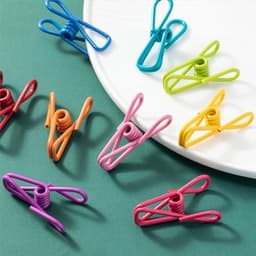 Uitschuifbare camping kledinglijn van 12 voet met 12 stevige clips voor eenvoudig ophangen en drogen van kleding tijdens outdoor activiteiten — thumbnail 4