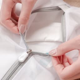 Een verdikte waszak van polyester mesh met trekkoord, geschikt voor gebruik op de universiteit, op reis en in de fabriek. Machinewasbaar. 40*50 cm — thumbnail 2