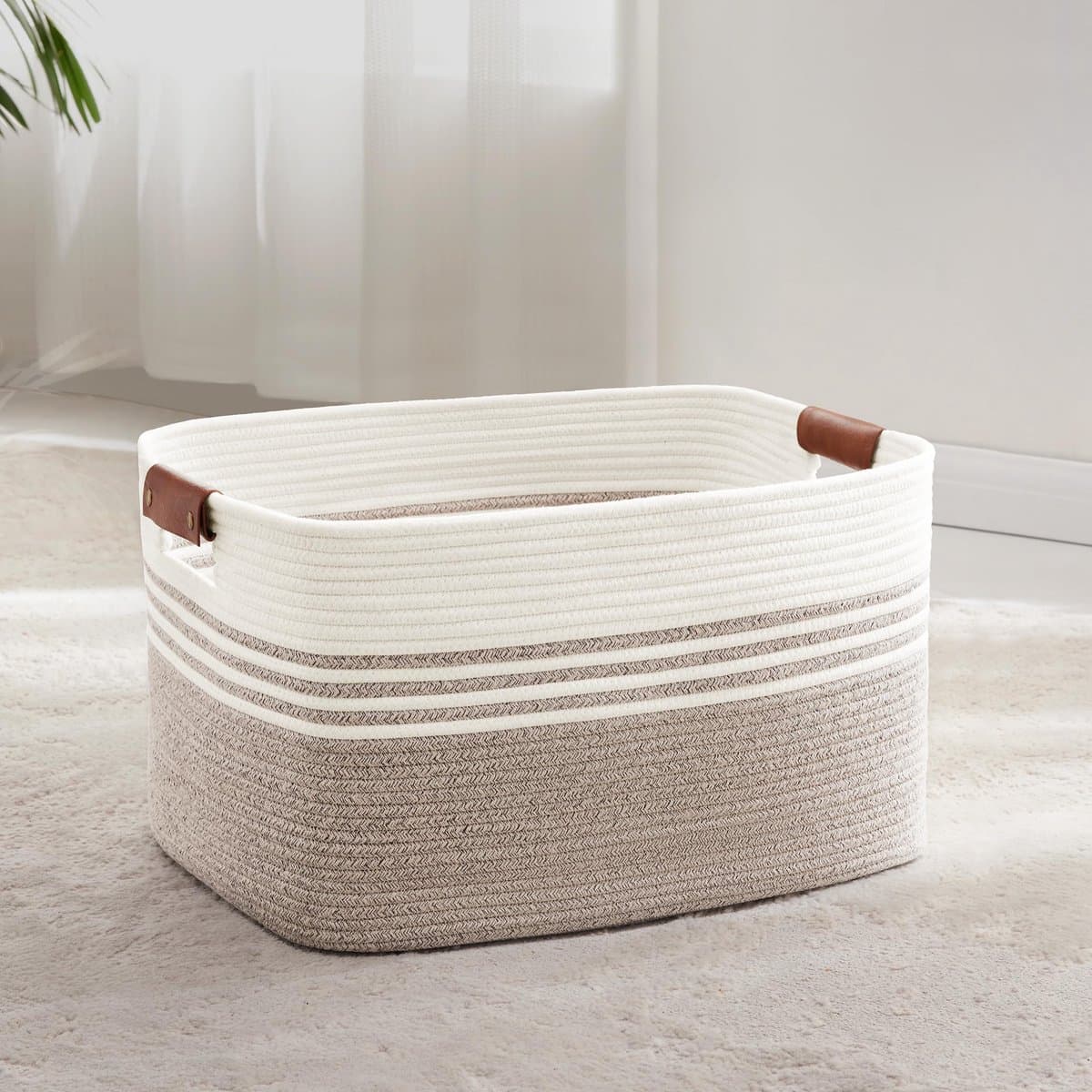 Grote geweven wasmand van katoenen touw, 60 liter opbergmand met leren handvatten, mand voor dekens, kleding, speelgoed, wasmand voor kinderkamer of woonkamer, 53 x 38 x 29 cm, wit en bruin — afbeelding 1