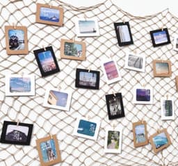 Premium - Blauwe Kleine houten mini knijpers - 20 STUKS - Blauw - Knijpertjes - Fotoknijpers - Geboorte wasknijpers - 2.5 CM - Foto knijpers - Knijper om foto's aan op te hangen - Fotohouder - Knijpers - Wasknijpers - Kerstkaart hangers - Pola — thumbnail 5