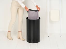 Brabantia Wasmand - met Deksel - 60 l - Matt Black / Dark Grey — thumbnail 3