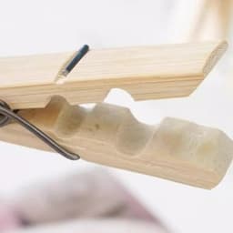 100 stuks houten wasknijpers - RVS veer - glad geschuurd - verstevigde knijpkop - 6 cm - houtkleur — thumbnail 2