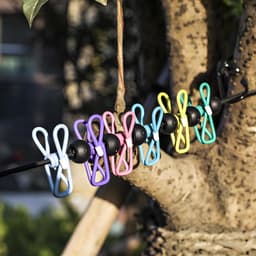 Elastische waslijn, draagbare regenboog waslijn met 12 clips voor reizen, vakantie, buiten, kamperen, slaapzaal (zwart) 1,8 m — thumbnail 4