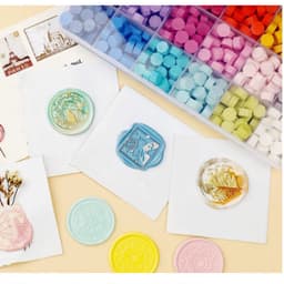 Set van 600 Stukjes Lijmwas in 24 Kleuren met Octagonale Wasbolletjes, Inclusief 2 Theelichten en 1 Smeltlepel voor het Sealen en Versieren van Brieven — thumbnail 4