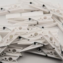 van 48 kleurrijke wasknijpers, zonbestendig, hoogwaardig hard plastic, verzinkte veer, made in EU, gemaakt in Griekenland, milieuvriendelijke doos (wit) — thumbnail 3