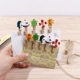 Dailygoods- Houten Knijpers 10 Stuks - Mini Wasknijpers - Fotoklemmen - Paperclips - Berichtklemmen - Decoratieklemmen — thumbnail 3