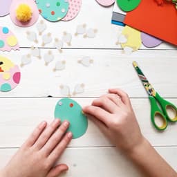 Mini-wasknijpers - decoratie - polaroid - bruiloft - houten knijpers - doe-het-zelf - fotowand - display - feest - wit - 120 stuks met hartjes design, inclusief 10 m jute koord voor foto's. — thumbnail 2
