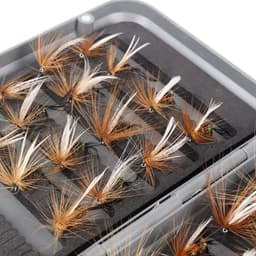 Droge en natte vliegen, nimfen, streamers voor het vissen op baars, zalm en forel — thumbnail 4