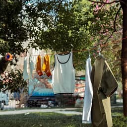 Ynkkvre-Camping Waslijn Set – Draagbare en Verstelbare Drooglijn tot 10 m – Inclusief Winddichte Clips en Wasknijpers – Voor Binnen en Buiten — thumbnail 3
