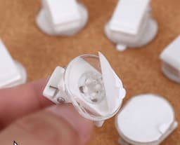 Verpakking van 8 stuks - Acryl/PP-clips - Draaibare clips - Zelfklevende draaibare clips - Kantoorartikelen - Wit — thumbnail 2