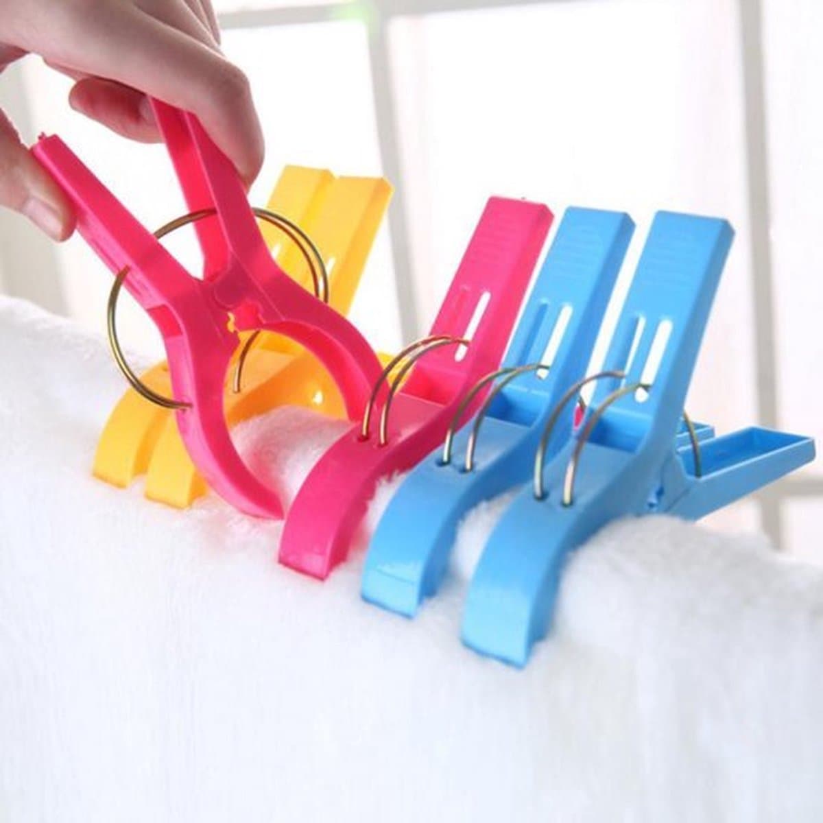 Grote plastic badlaken knijpers 4 stuks 12 cm — afbeelding 1