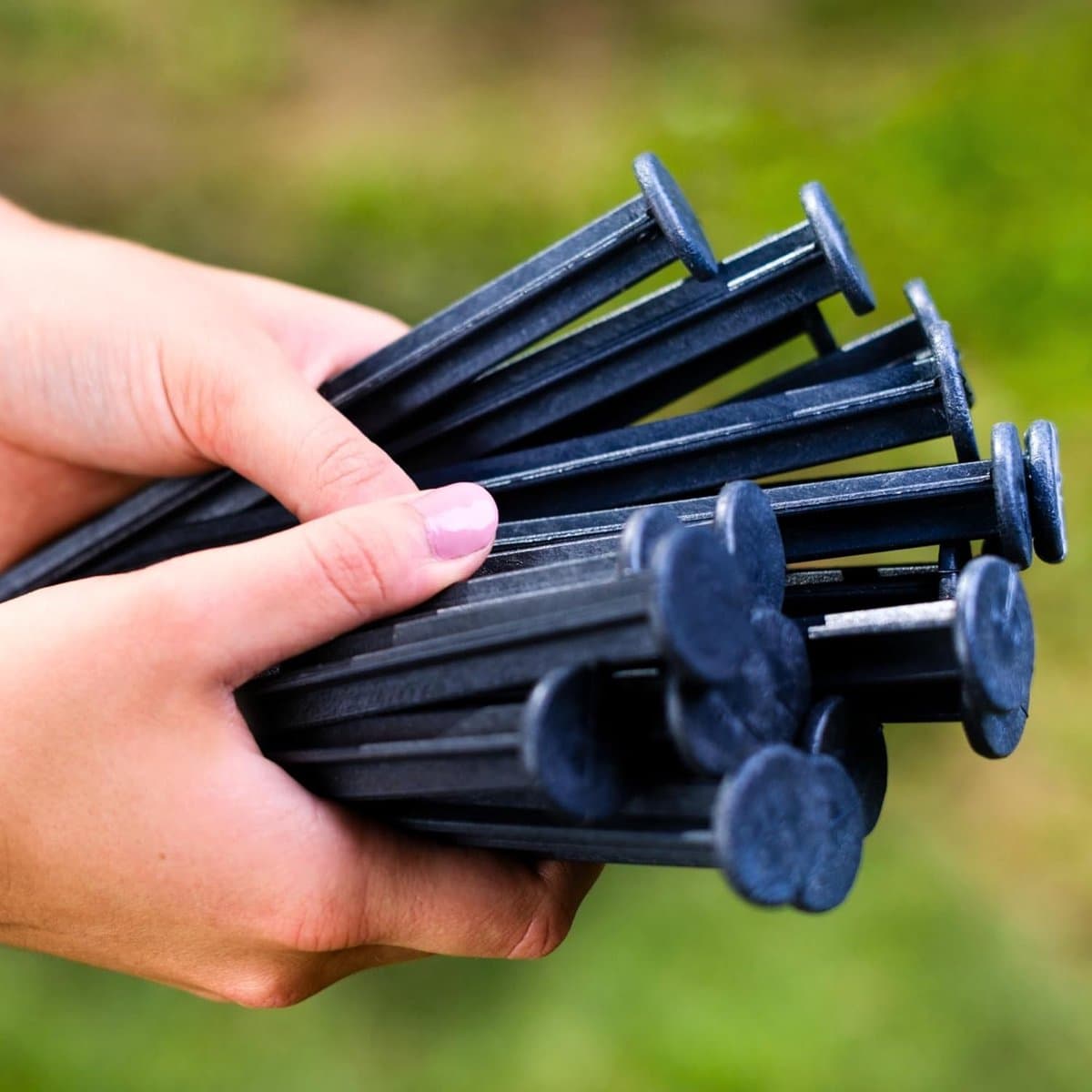 SnelShoppen - Ground Anchors voor Plastic Tuinrand, 50 Stuks, Gerecycled Plastic Grondankers, Stevige Extra Sterke Grondspijkers 18 cm, Zwart voor Tui — afbeelding 1