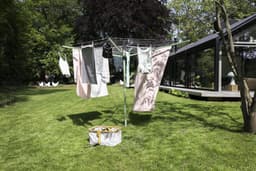 Brabantia Lift-O-Matic Droogmolen - met Metalen Grondanker, Beschermhoes, Wasknijpertasje en Wasknijpers - 50 m - Leaf Green — thumbnail 5