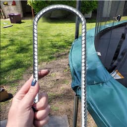Sterke grondankers voor trampolines, tenten, hekken en schommels - Set van metalen haringen voor camping en opgravingen — thumbnail 3