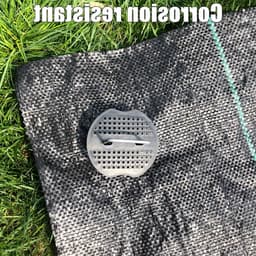 Stevige grondankers met herbruikbare U-vormige pennen, 50 stuks met 50 bufferdiscs, ideaal voor tuin en stabiliteit, roestbestendig en perfect voor onkruidbestrijding, 15 x 4 cm, diameter 2.5 mm — thumbnail 4