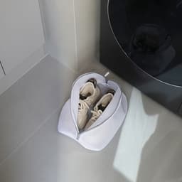 Waszak van mesh met een stevige ritssluiting, geschikt voor gebruik in de wasmachine, en tevens te gebruiken als opbergtas voor schoenen, kleding, sneakers, sokken, bh's, enz. — thumbnail 4