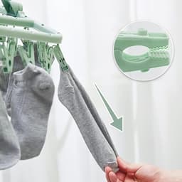 Opvouwbaar hangend kledingrek met 32 klemmen - kleerhangers - kleerhangers kunststof - Multifunctioneel windbestendig droogrek - Droogrek voor sokken en ondergoed - Huishoudelijk plastic kledingdroogrek - Hangend droogrek - groen — thumbnail 5