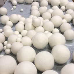 Allecto Plus - 6-delige wollen droogballen voor huidvriendelijke stofverzachter - Herbruikbare, tijdbesparende droogbal voor kortere droogtijd - Vermindert statische lading - Absorbeert onzuiverheden (6 cm) — thumbnail 3
