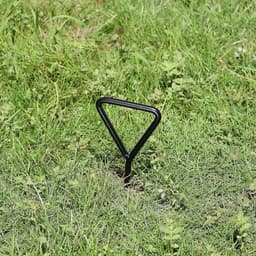 Grondankerset voor trampoline - bodemverankering - verzinkt en roestvrij - voor trampoline tuin schommels camping - 4 stuks met riemen zwart — thumbnail 2